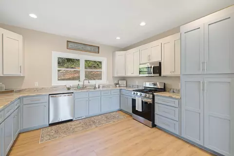 Kitchen - 43 Mcilwee Ln, Staunton, VA 24401 photo 9 of 9