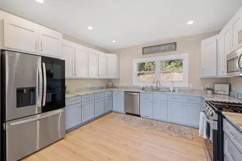 Kitchen - 43 Mcilwee Ln, Staunton, VA 24401 photo 6 of 9