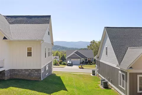 Exterior - 43 Mcilwee Ln, Staunton, VA 24401 photo 16 of 18