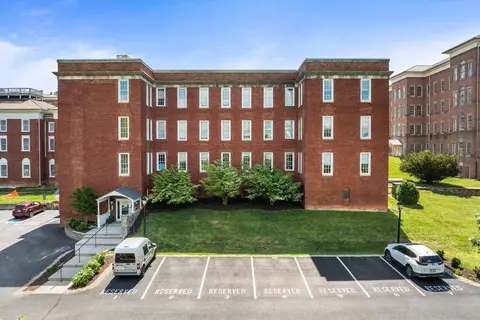 101 W Village Dr W #103, Staunton, VA 24401