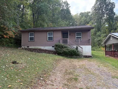 1436 5th St, Waynesboro, VA 22980