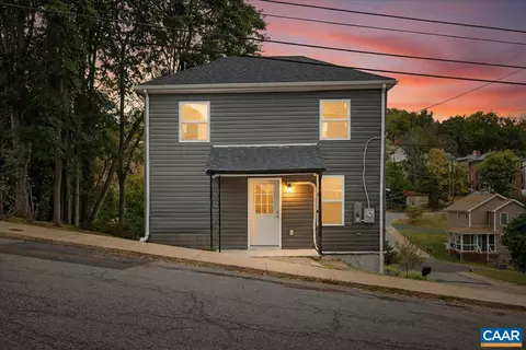 1003 W Johnson St W, Staunton, VA 24401