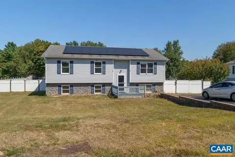 197 Sherwood Dr, Waynesboro, VA 22980