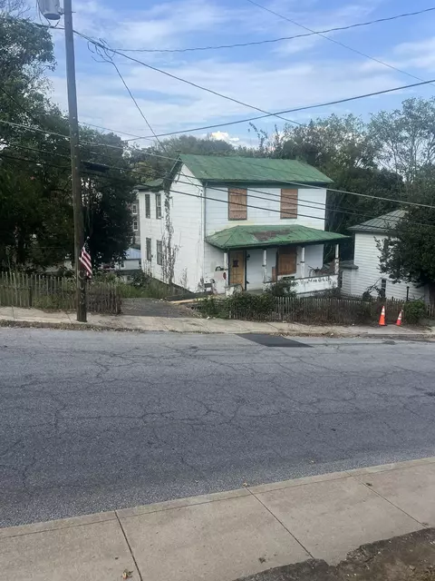 1105 W Johnson W, Staunton, VA 24401