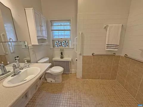 Bath - 304 Crompton Rd, Waynesboro, VA 22980 photo 2 of 2