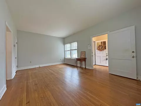 Living - 304 Crompton Rd, Waynesboro, VA 22980 photo 2 of 2
