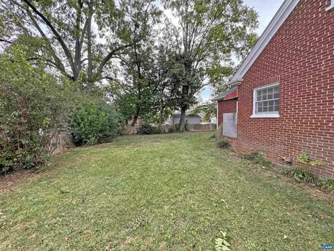 Exterior - 304 Crompton Rd, Waynesboro, VA 22980 photo 4 of 7