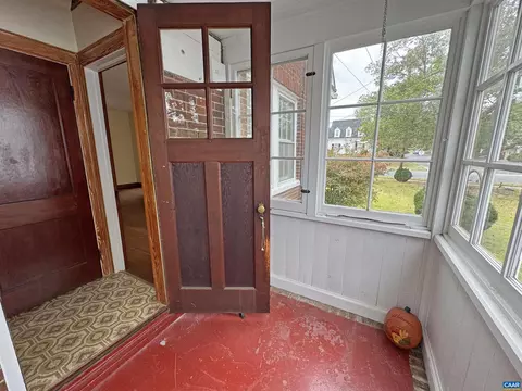 Exterior - 304 Crompton Rd, Waynesboro, VA 22980 photo 2 of 7
