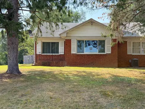 1700 S Ellison Cir S, Waynesboro, VA 22980