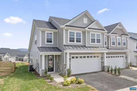 204 Sunbird Ln, Waynesboro, VA 22980