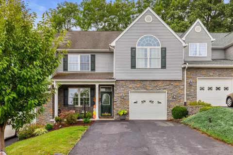 67 Villa View Dr, Staunton, VA 24401