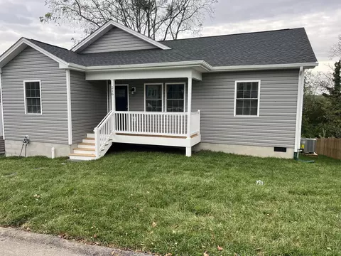 216 Thompson St, Staunton, VA 24401