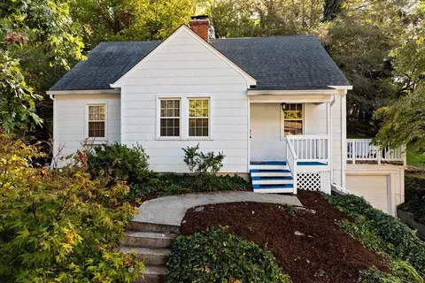 813 N Coalter St N, Staunton, VA 24401