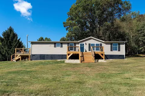 713 Newport Rd, Steeles Tavern, VA 24476