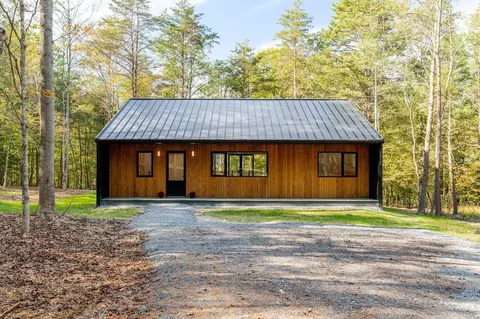 209 Beaver Rd, Basye, VA 22810