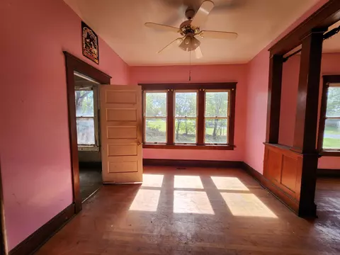 Living - 285 Park Ave, Broadway, VA 22815 photo 1 of 3