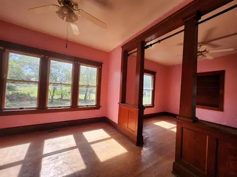 Living - 285 Park Ave, Broadway, VA 22815 photo 2 of 3