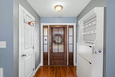 Entry Way - 1073 Pendleton Dr, Waynesboro, VA 22980 photo 3 of 6