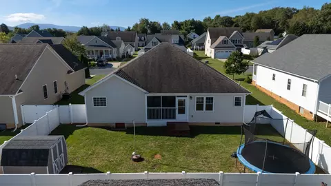 View/Area - 1073 Pendleton Dr, Waynesboro, VA 22980 photo 7 of 11
