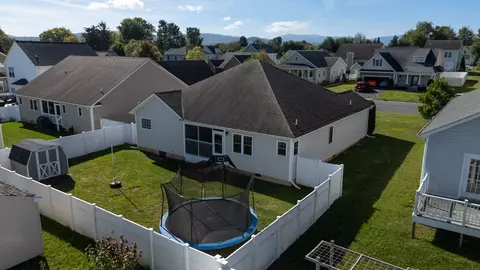 View/Area - 1073 Pendleton Dr, Waynesboro, VA 22980 photo 6 of 11
