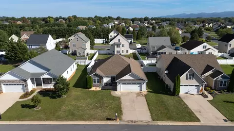 View/Area - 1073 Pendleton Dr, Waynesboro, VA 22980 photo 4 of 11
