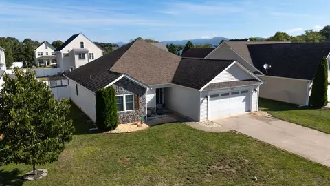 View/Area - 1073 Pendleton Dr, Waynesboro, VA 22980 photo 1 of 11