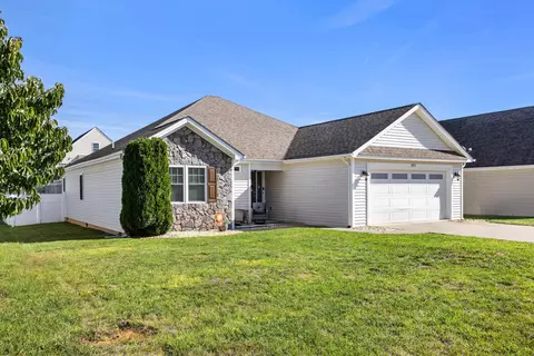 Exterior - 1073 Pendleton Dr, Waynesboro, VA 22980 photo 2 of 11