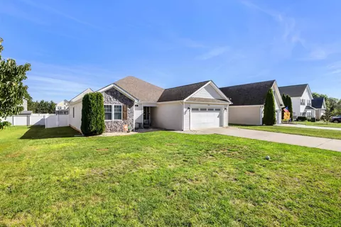 Exterior - 1073 Pendleton Dr, Waynesboro, VA 22980 photo 3 of 11