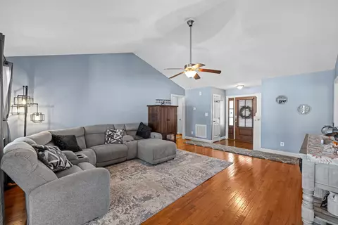 Entry Way - 1073 Pendleton Dr, Waynesboro, VA 22980 photo 5 of 6