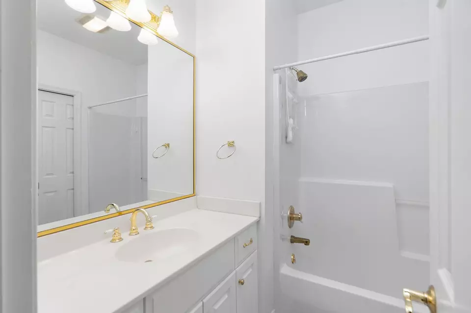 Bath - 112 Kings Ct, Waynesboro, VA 22980 photo 8 of 8