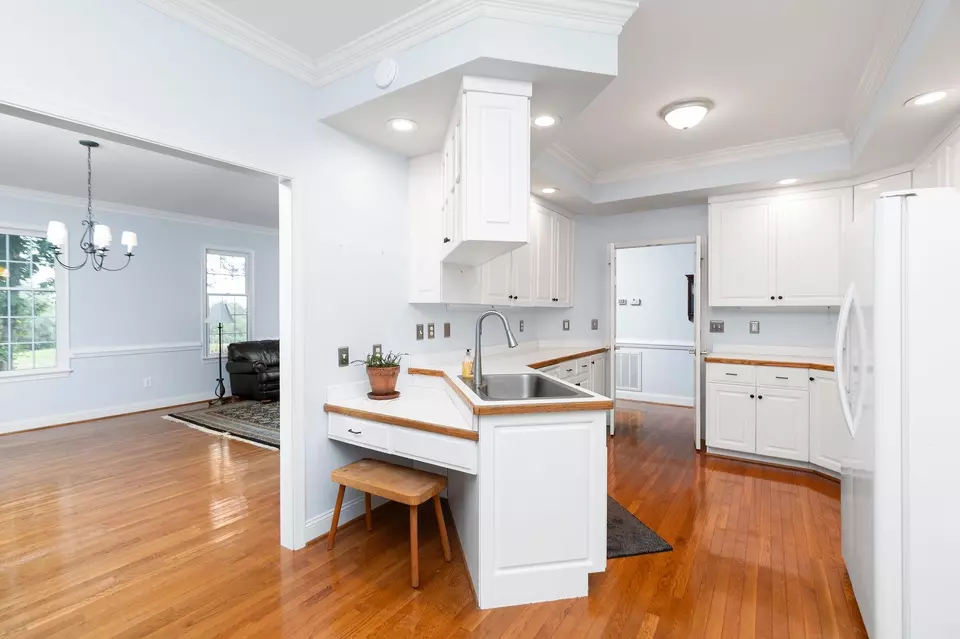 Kitchen - 112 Kings Ct, Waynesboro, VA 22980 photo 8 of 9