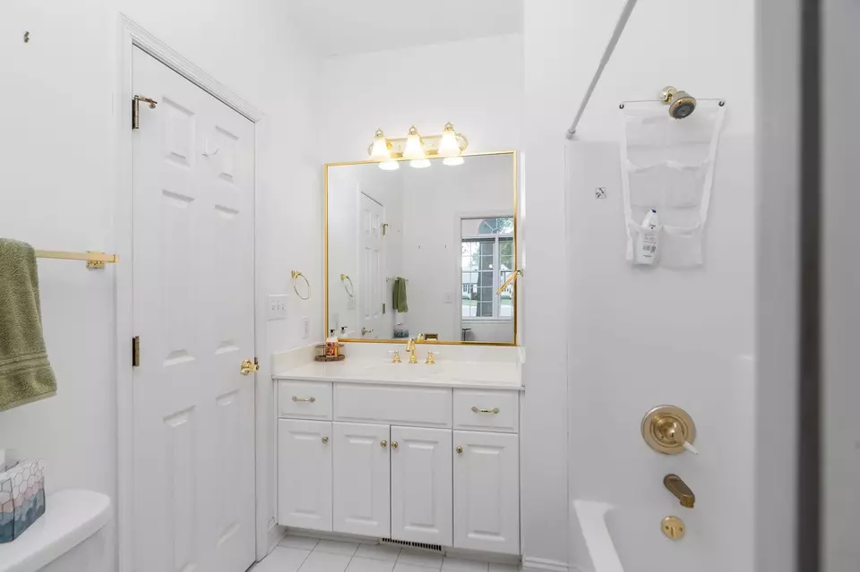 Bath - 112 Kings Ct, Waynesboro, VA 22980 photo 7 of 8