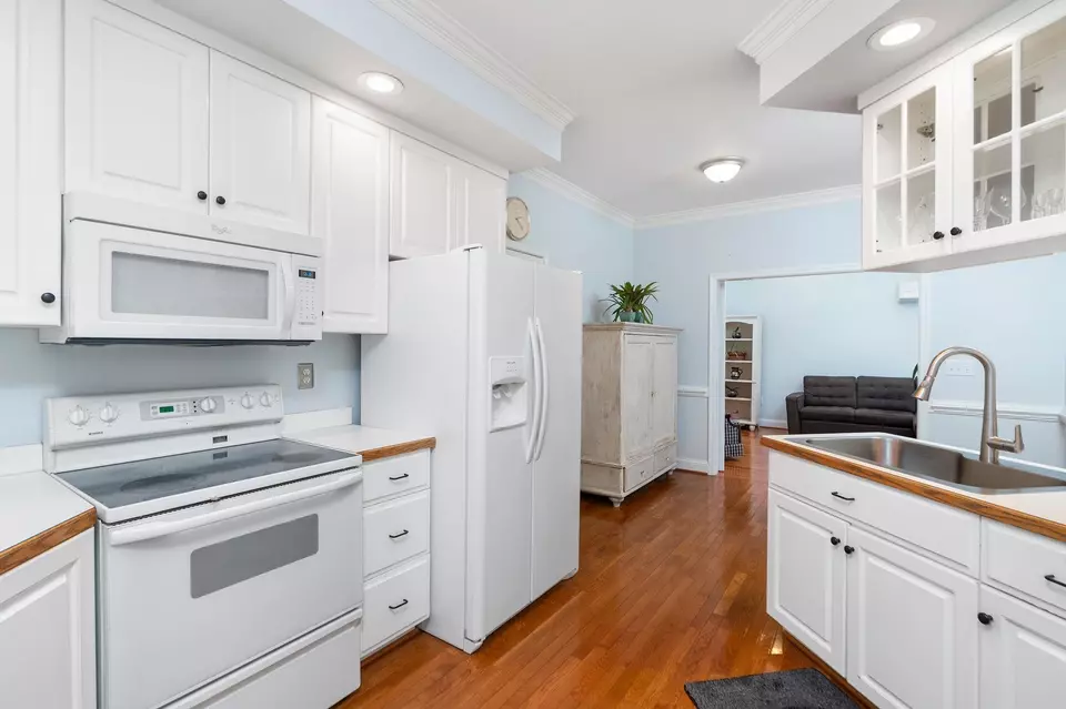 Kitchen - 112 Kings Ct, Waynesboro, VA 22980 photo 6 of 9