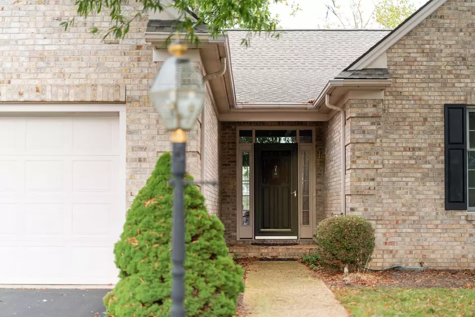 Exterior - 112 Kings Ct, Waynesboro, VA 22980 photo 6 of 16