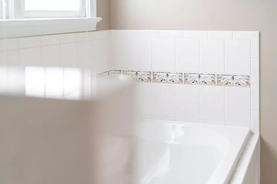 Bath - 112 Kings Ct, Waynesboro, VA 22980 photo 6 of 8