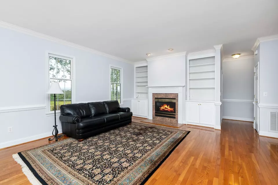 Living - 112 Kings Ct, Waynesboro, VA 22980 photo 3 of 6