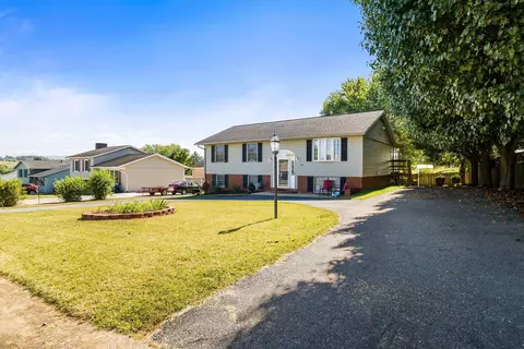 Exterior - 170 Morningside Dr, Broadway, VA 22815 photo 3 of 14