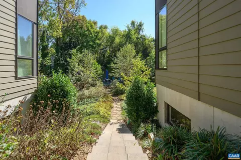 Exterior - 1130 E High St E #J, Charlottesville, VA 22902 photo 4 of 11