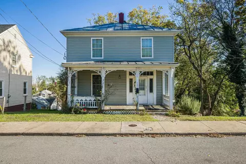 805 Sudbury St, Staunton, VA 24401