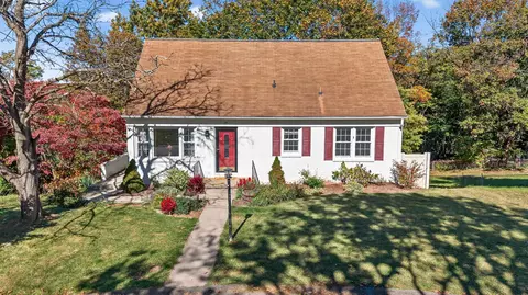 19 N Lynnhaven Dr N, Staunton, VA 24401
