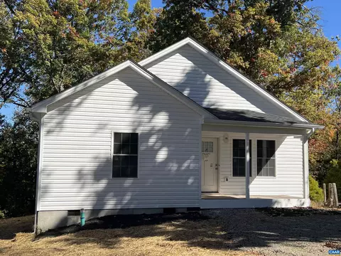 913 Gardner St, Waynesboro, VA 22980