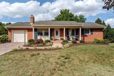 1213 S Dogwood Dr S, Harrisonburg, VA 22801