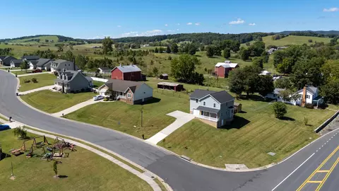 324 Rustic Ave, Broadway, VA 22815 photo 3