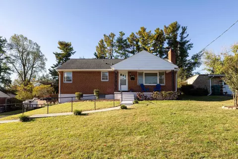 2418 Mt Vernon St, Waynesboro, VA 22980