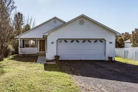 32 Harper St, Weyers Cave, VA 24486