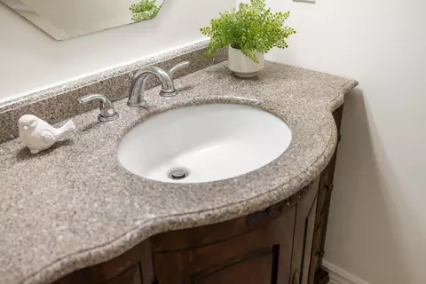 Bath - 57 Thomas Dr, Lyndhurst, VA 22952 photo 2 of 7