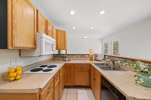 Kitchen - 57 Thomas Dr, Lyndhurst, VA 22952 photo 3 of 9