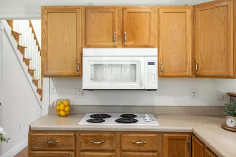 Kitchen - 57 Thomas Dr, Lyndhurst, VA 22952 photo 7 of 9