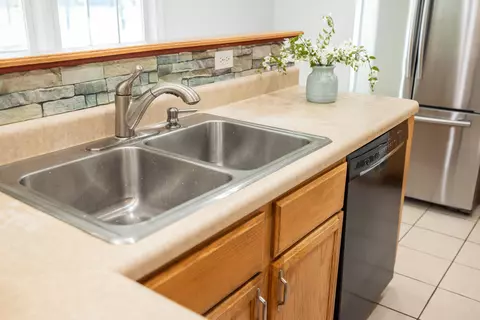 Kitchen - 57 Thomas Dr, Lyndhurst, VA 22952 photo 5 of 9
