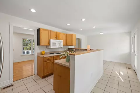 Kitchen - 57 Thomas Dr, Lyndhurst, VA 22952 photo 2 of 9